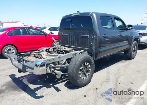2018 Toyota Tacoma Trd Off Road z USA, uszkodzony, nr VIN 3TMAZ5CN9JM064647